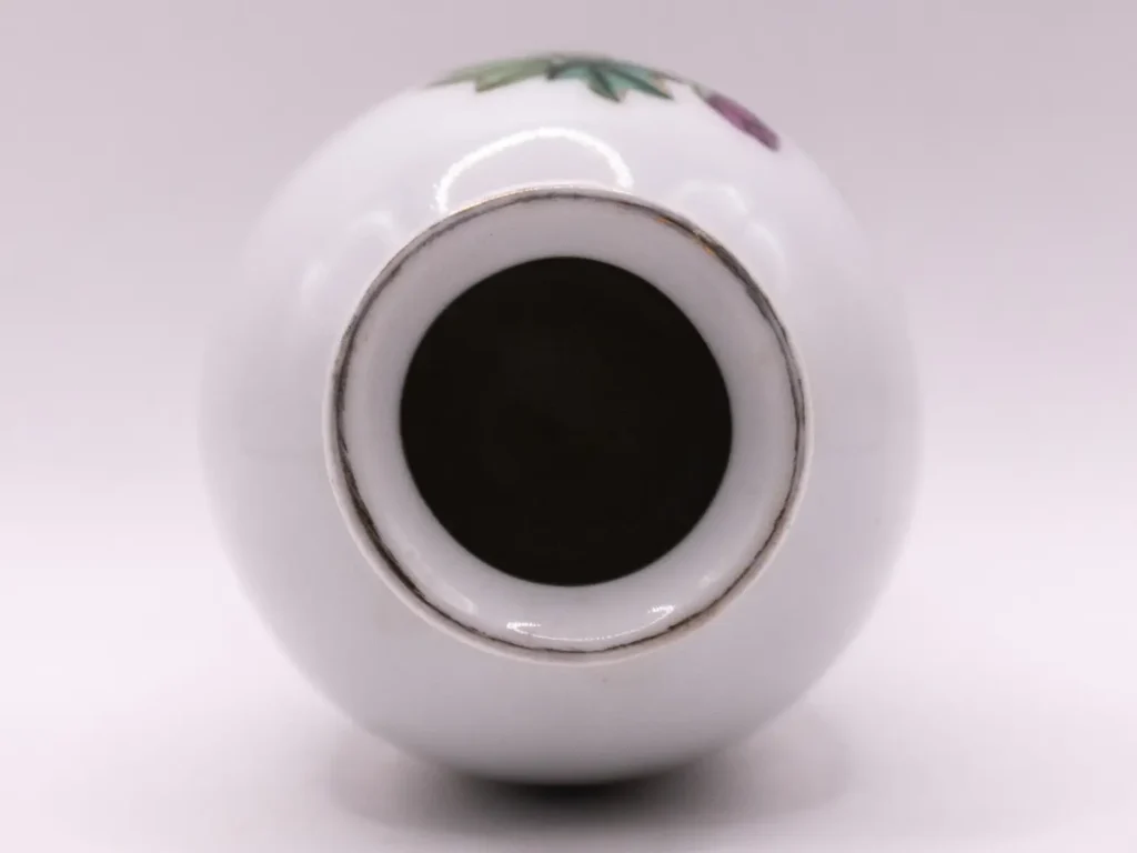 Petit vase en céramique blanche style asiatique motifs canards