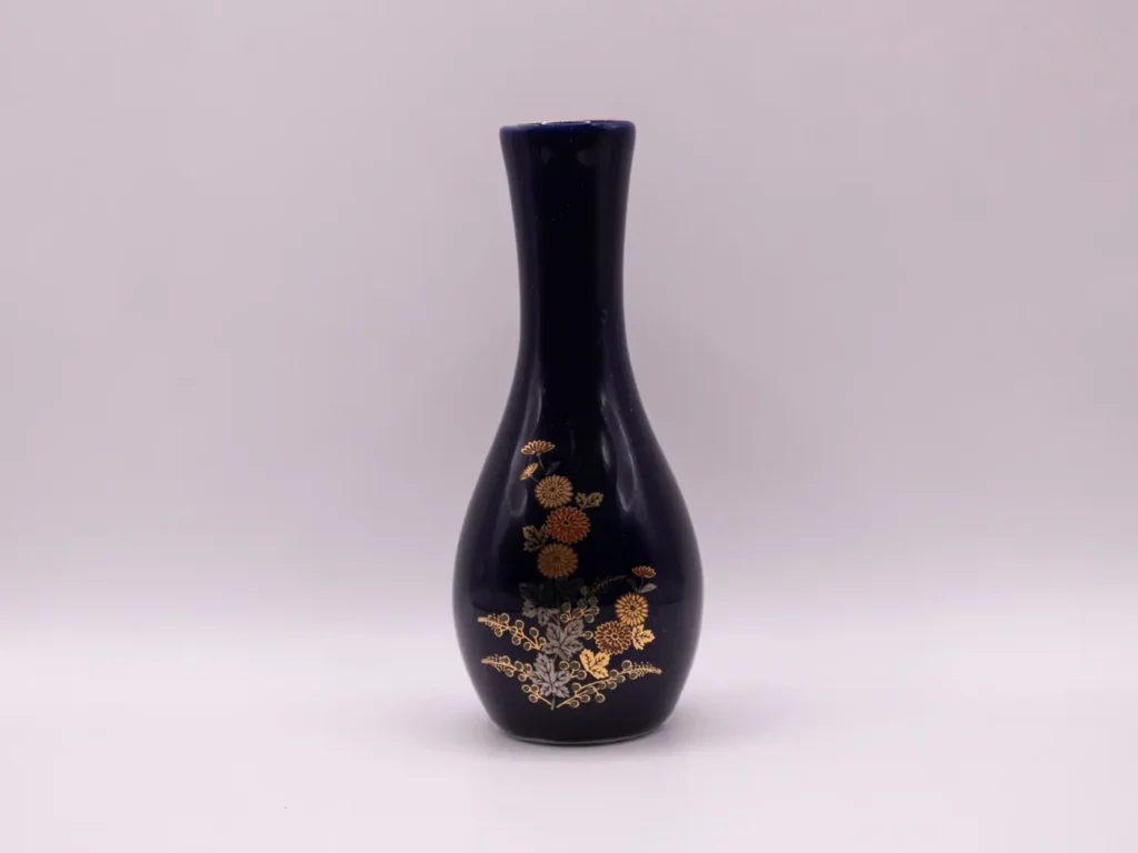 Petit vase soliflore asiatique bleu et doré, motifs floraux