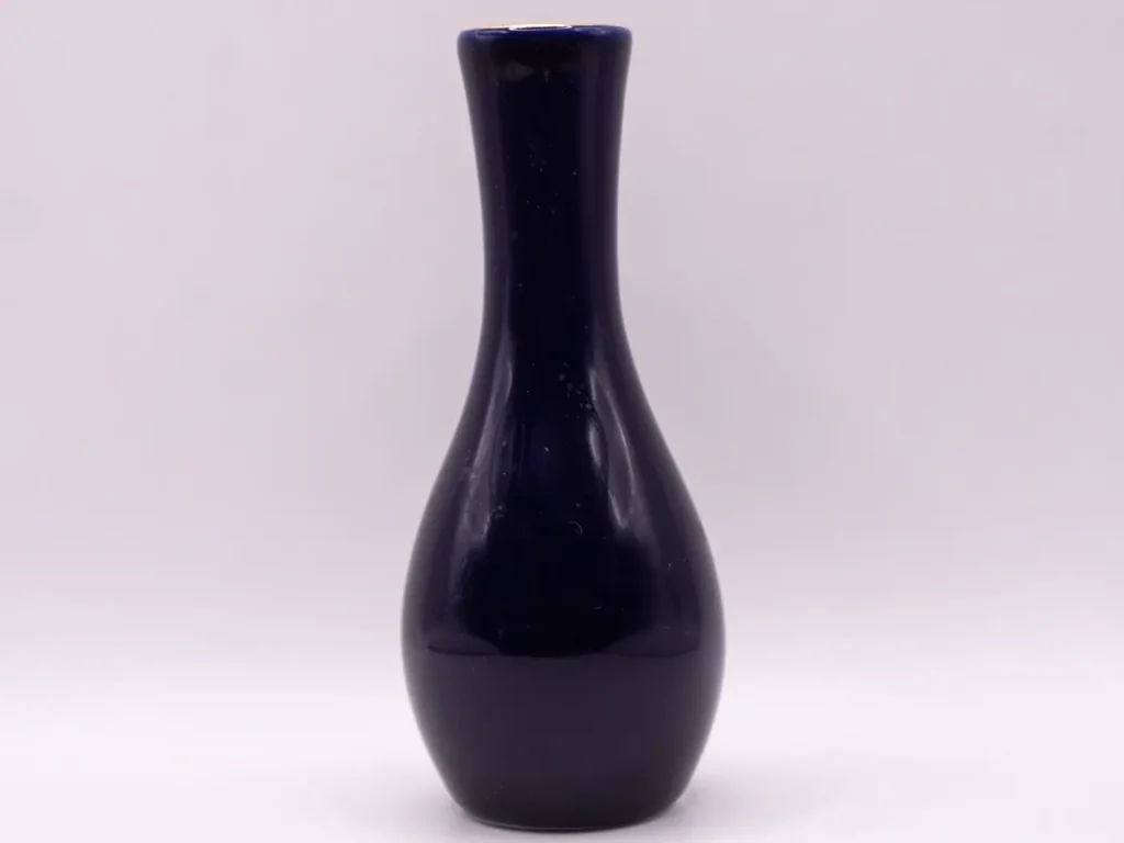 Petit vase soliflore asiatique bleu et doré, motifs floraux