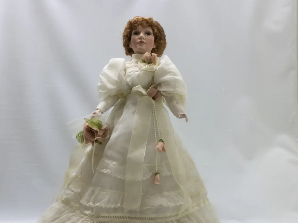 Poupée de collection vintage en porcelaine, mariée rousse