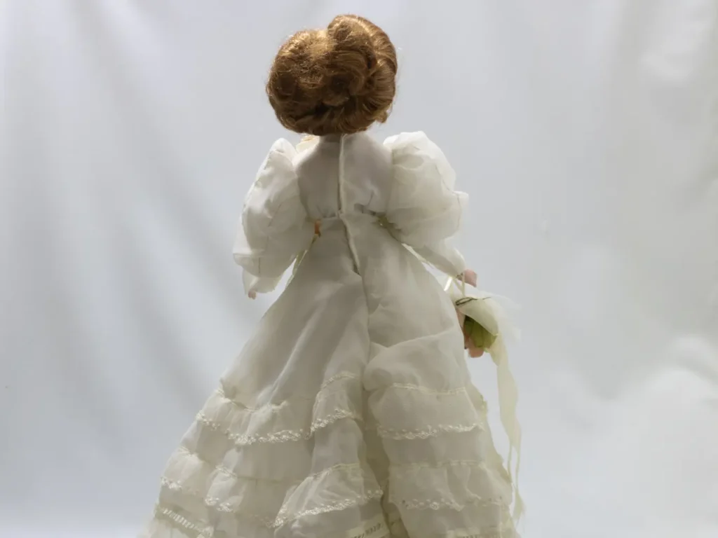 Poupée de collection vintage en porcelaine, mariée rousse