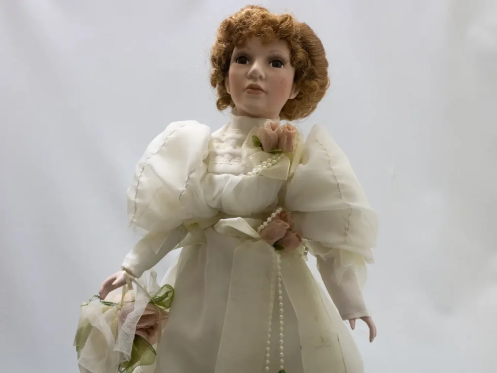 Poupée de collection vintage en porcelaine, mariée rousse