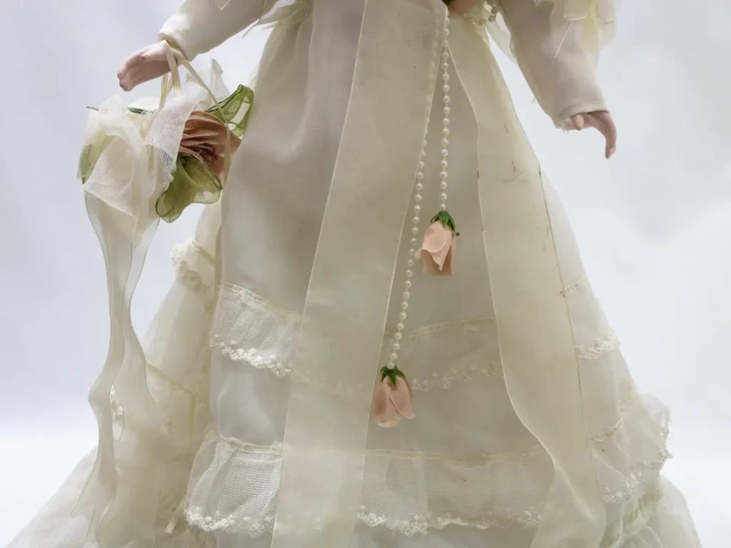 Poupée de collection vintage en porcelaine, mariée rousse