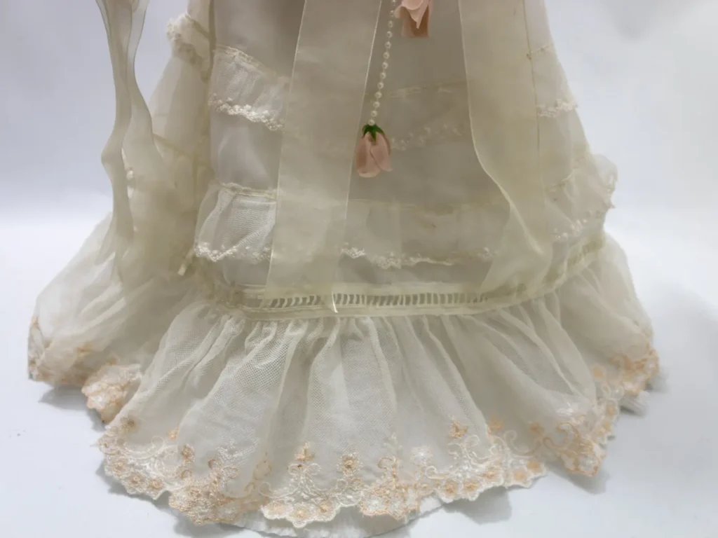 Poupée de collection vintage en porcelaine, mariée rousse