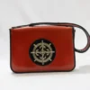 Sac à main vintage marin en cuir rouge, bleu marine et doré.
