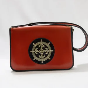 Sac à main vintage marin en cuir rouge, bleu marine et doré.