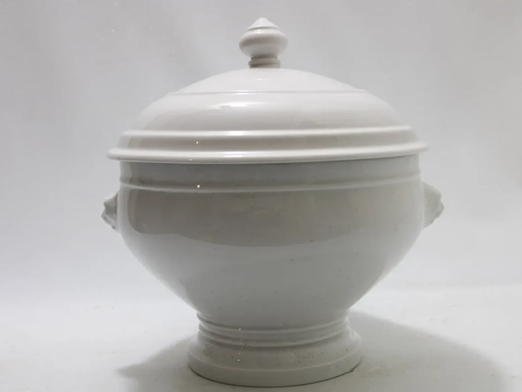 Soupière en porcelaine Pillivuyt France collection Tête de Lion