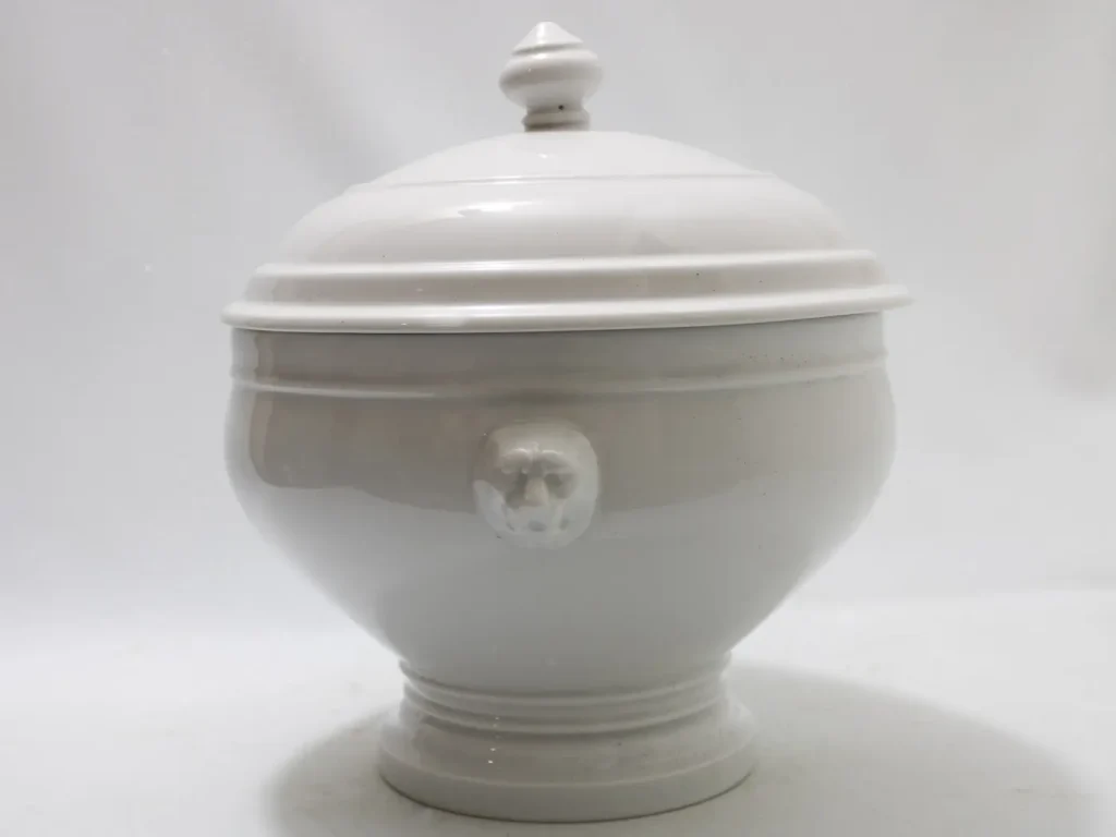 Soupière en porcelaine Pillivuyt France collection Tête de Lion
