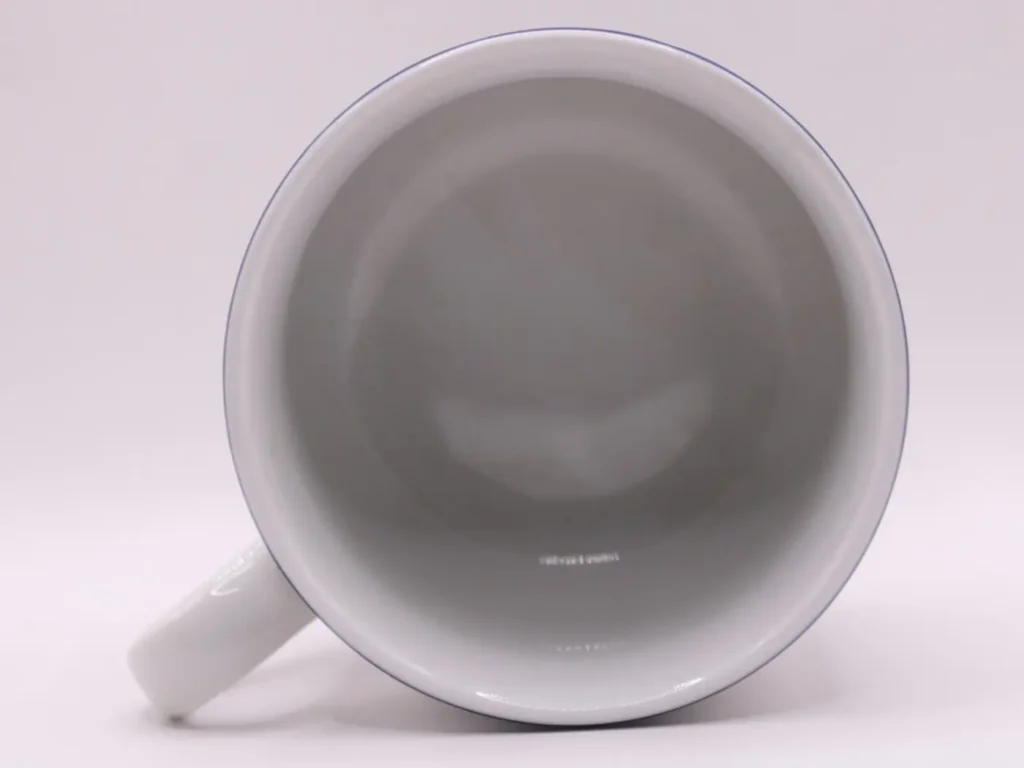 Tasse en porcelaine Pillivuyt France depuis 1818, décor bleu