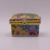 Boîte à pilules carrée en céramique au délicat motif floral