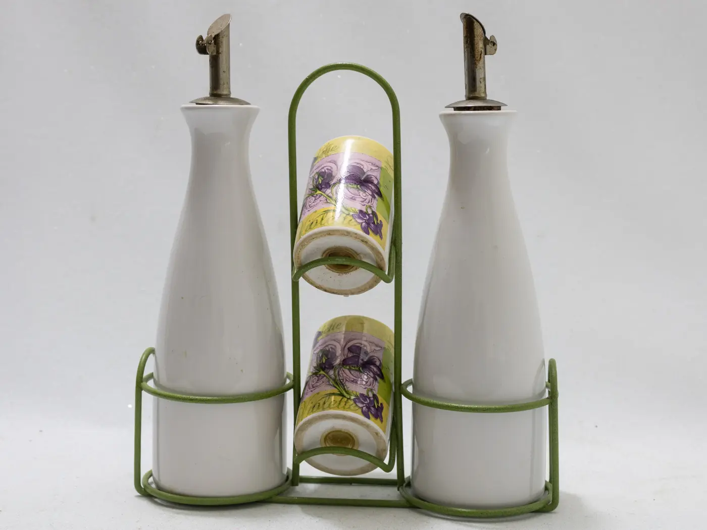 Huilier-vinaigrier en céramique à décor de violettes J.Carlton Huilier-vinaigrier en céramique à décor de violettes J.Carlton