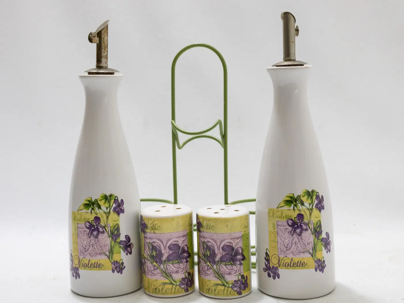 Huilier-vinaigrier en céramique à décor de violettes J.Carlton Huilier-vinaigrier en céramique à décor de violettes J.Carlton