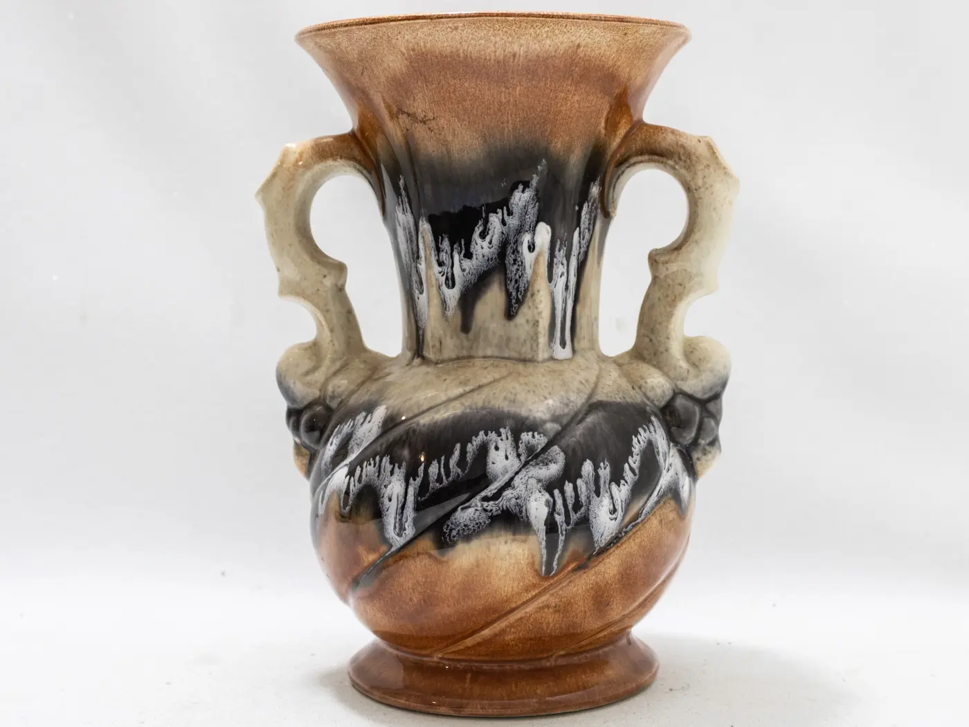 Vase décoratif en céramique multicolore avec ses deux anses