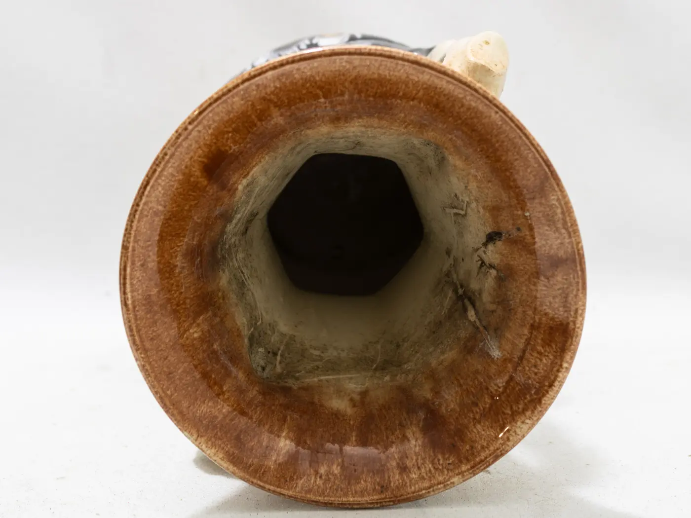 Vase décoratif en céramique multicolore avec ses deux anses