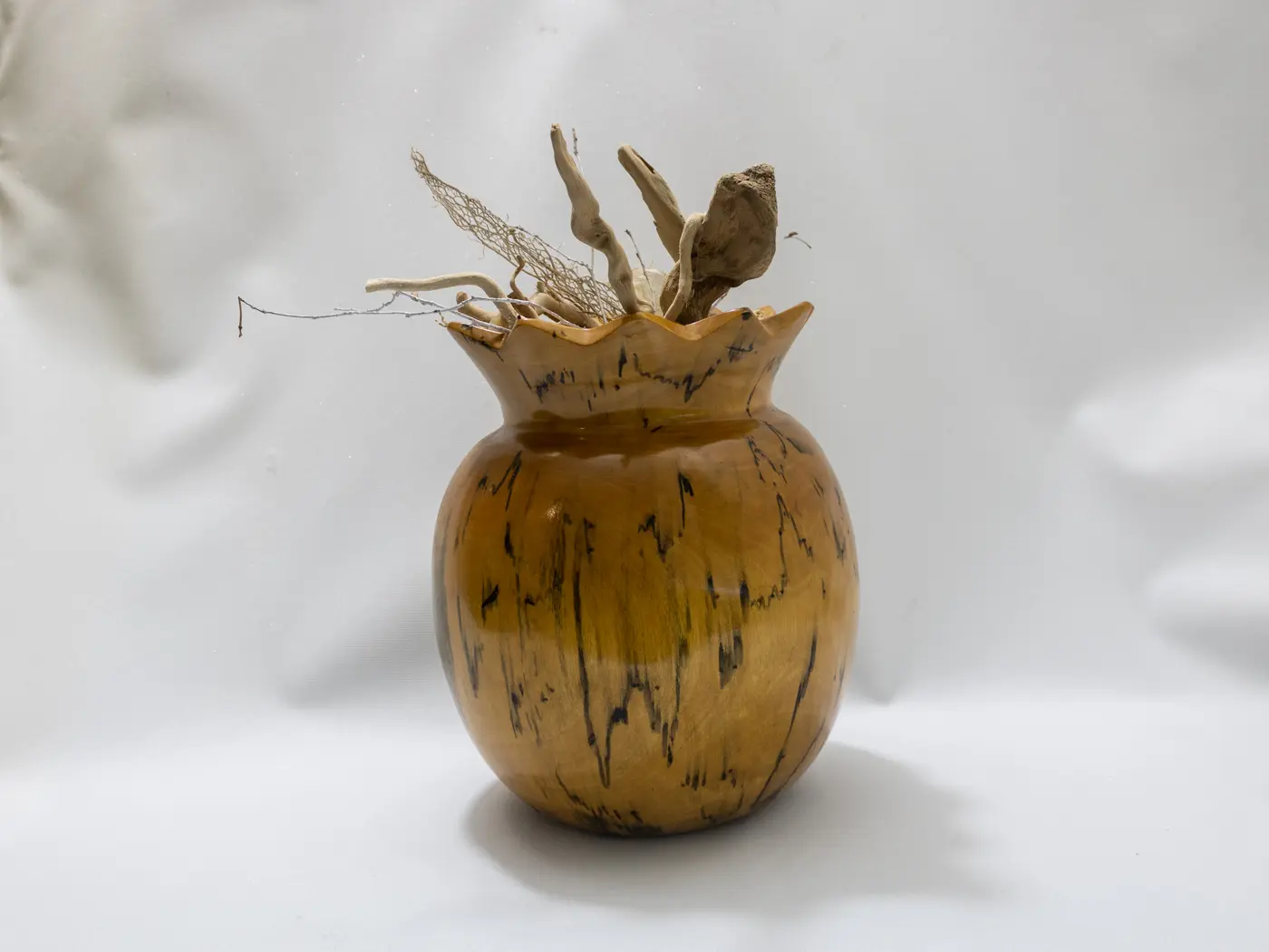 Vase en bois tourné laqué vintage, esprit bois flotté ananas Vase en bois tourné laqué vintage, esprit bois flotté ananas