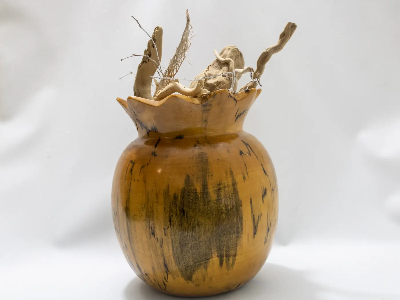 Vase en bois tourné laqué vintage, esprit bois flotté ananas Vase en bois tourné laqué vintage, esprit bois flotté ananas