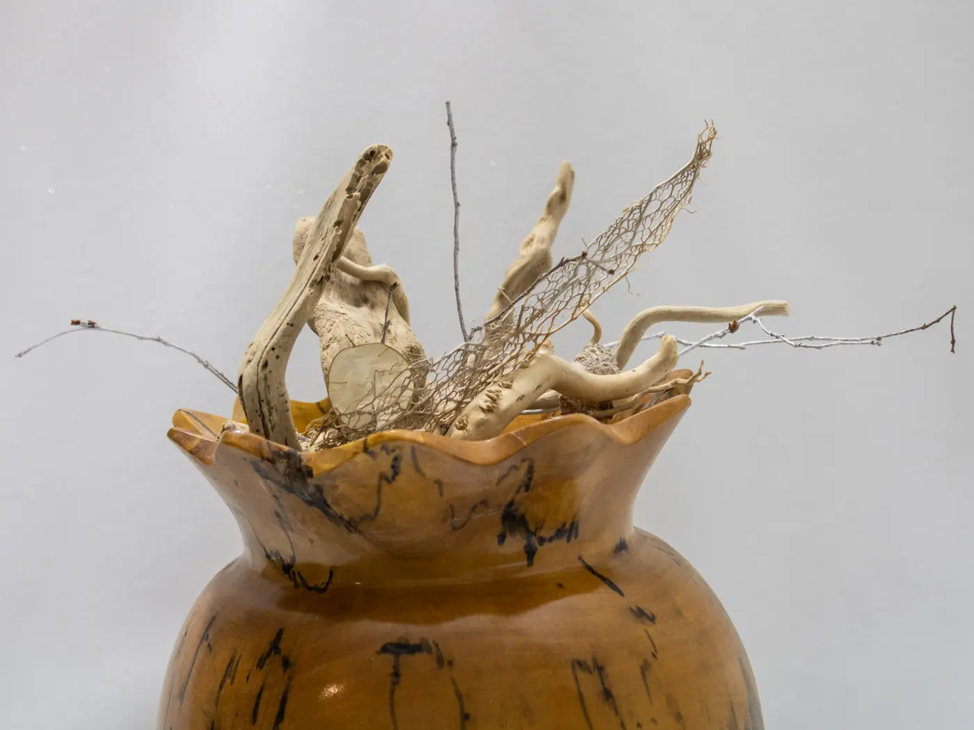 Vase en bois tourné laqué vintage, esprit bois flotté ananas Vase en bois tourné laqué vintage, esprit bois flotté ananas