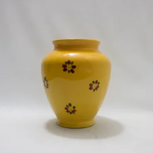 Vase pichet vintage en faïence jaune à motifs floraux peints
