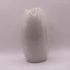 Vase Tulipe en Céramique Blanche au Design Floral Minimaliste