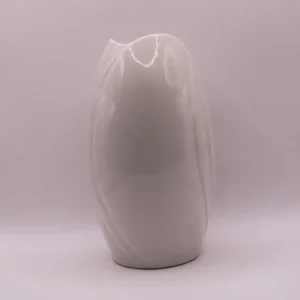 Vase Tulipe en Céramique Blanche au Design Floral Minimaliste